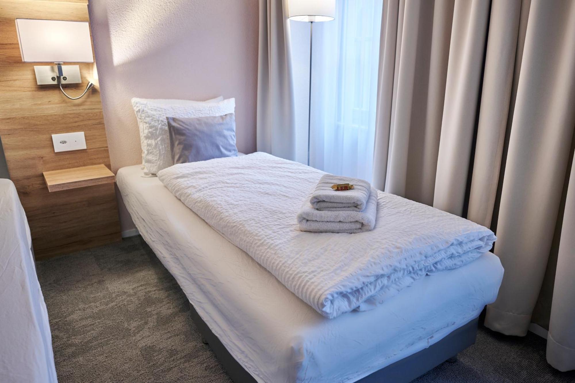 Aparthotel Krone - Self Check-In Unterseen Esterno foto
